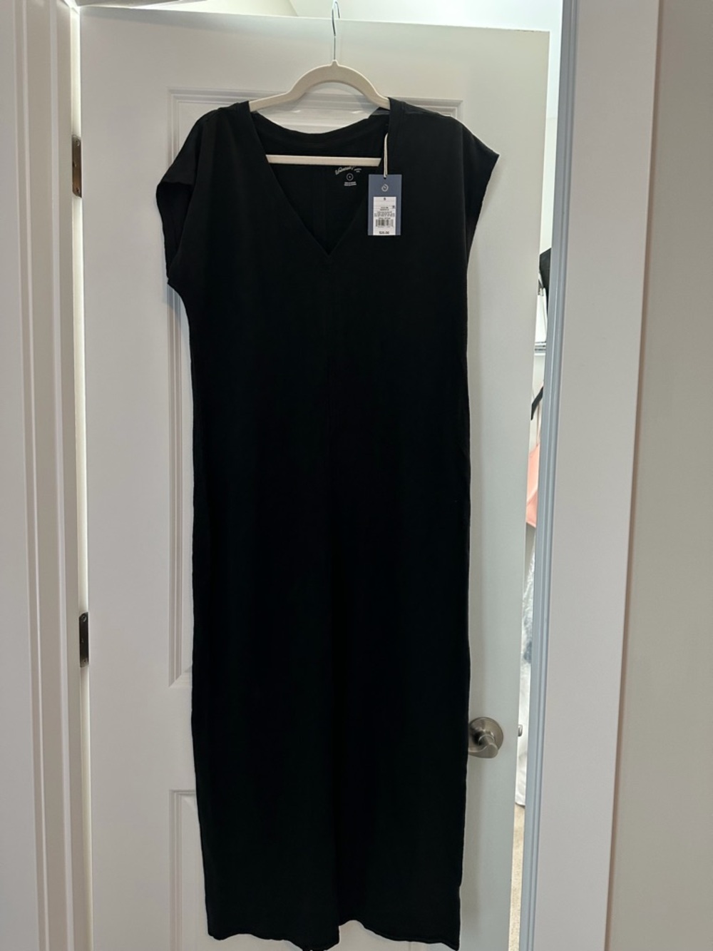 Universal Thread Black V-Neck Maxi Dress